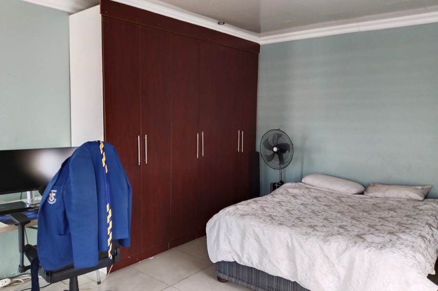 5 Bedroom Property for Sale in Birdwood Estate North West